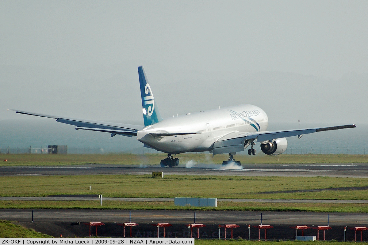 ZK-OKF, 2006 Boeing 777-219/ER C/N 34378, At Auckland