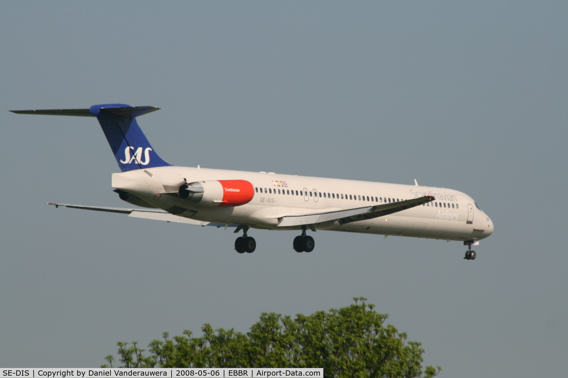 SE-DIS, 1991 McDonnell Douglas MD-81 (DC-9-81) C/N 53006, flight SK593 is descending to rwy 02