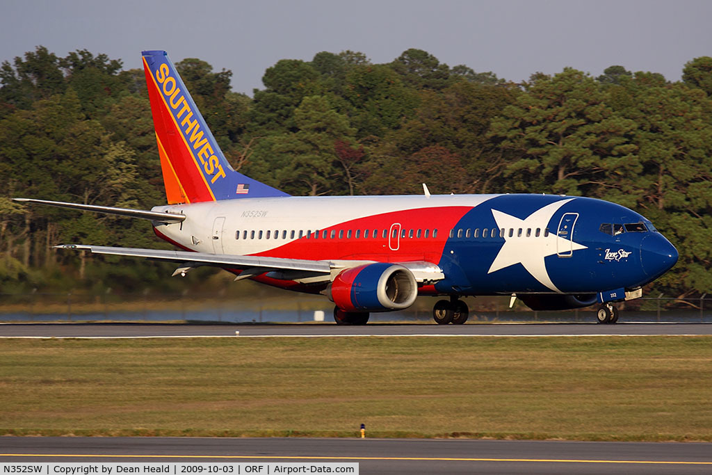 N352SW, 1990 Boeing 737-3H4 C/N 24888, Southwest Airlines 