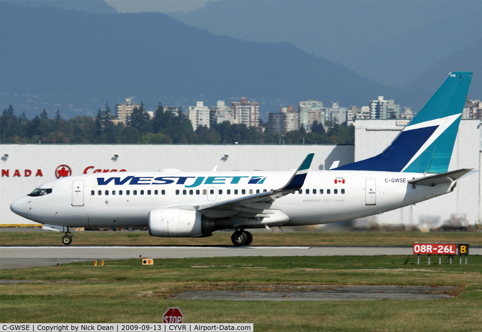 C-GWSE, 2002 Boeing 737-76N C/N 33379, CYVR