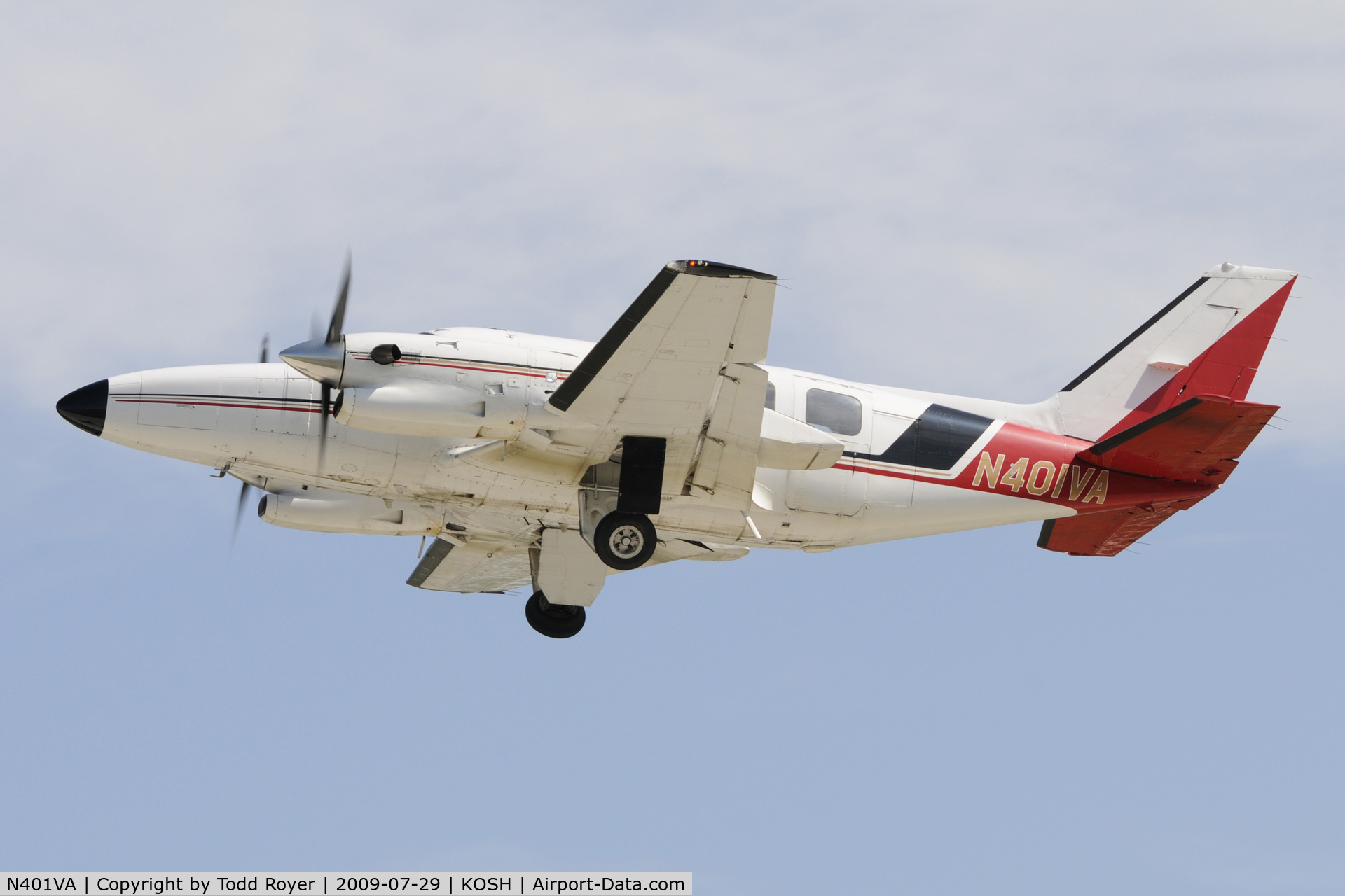 N401VA, 1982 Piper PA-31T3 C/N 31T-8275001, Departing OSH on 27