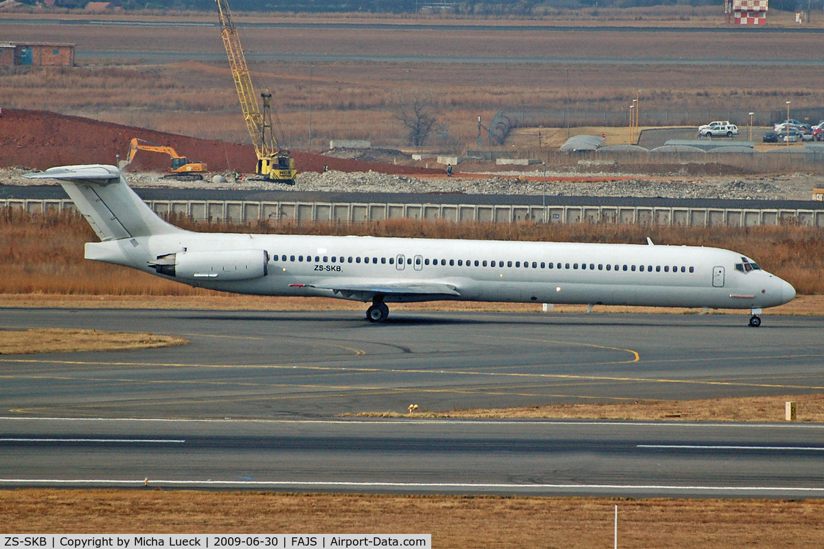 ZS-SKB, 1993 McDonnell Douglas MD-83 (DC-9-83) C/N 49966, At Jo'burg