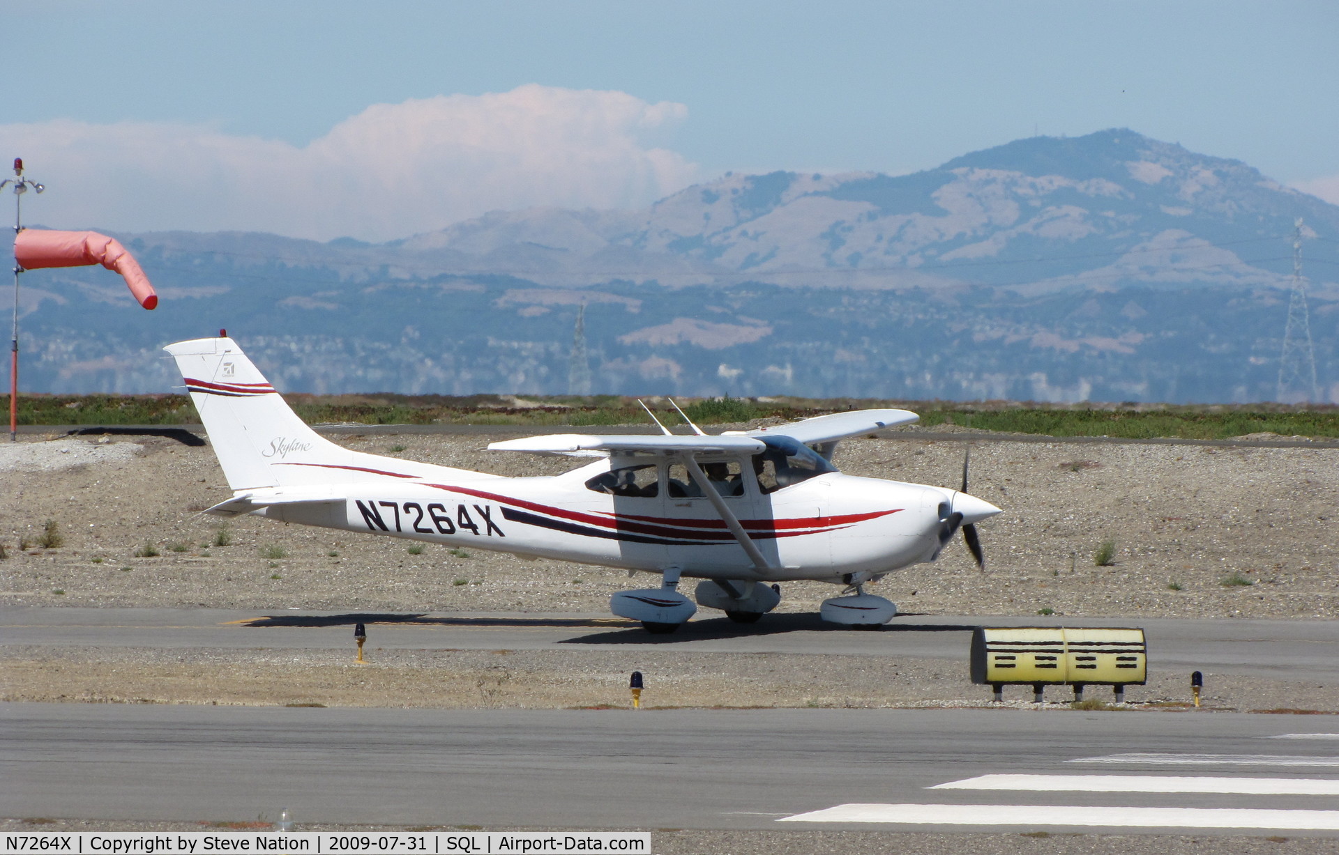 N7264X, 1999 Cessna 182S Skylane C/N 18280598, 1999 Cessna 182S taxiing for t/o to Monterey Penisula Airport