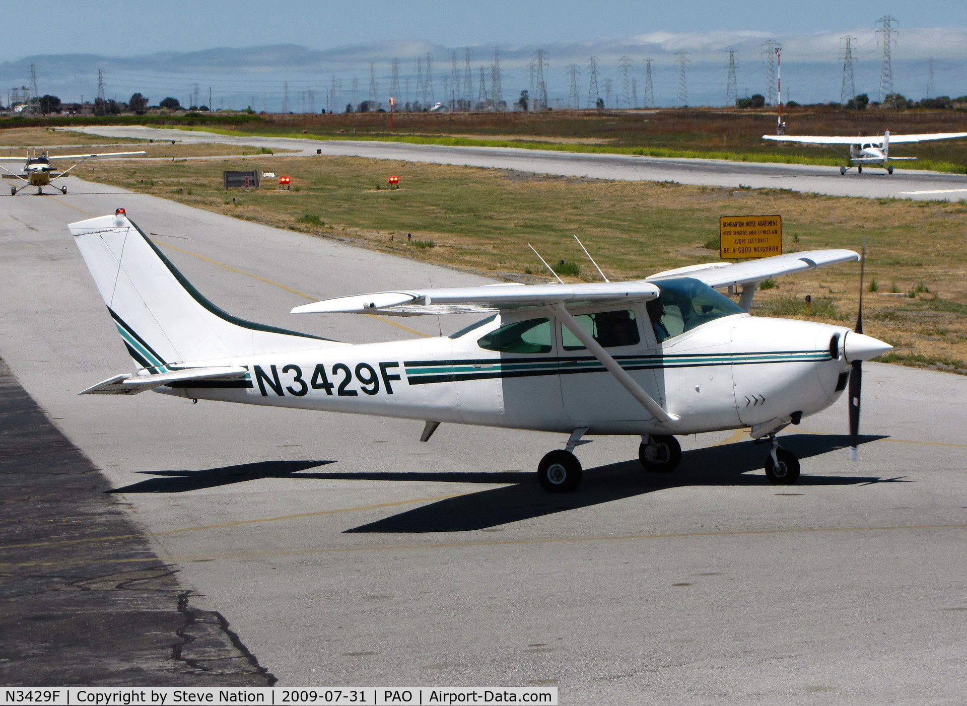 N3429F, 1966 Cessna 182J Skylane C/N 18257429, 1966 Cessna 182J taxiing