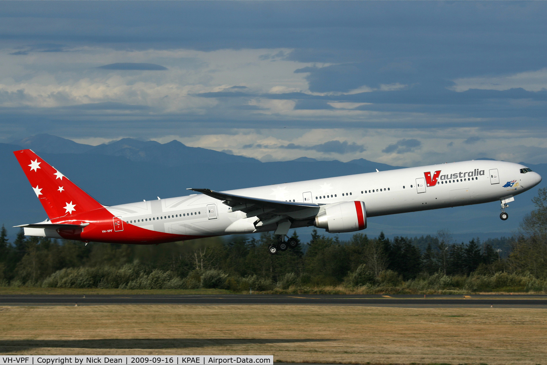 VH-VPF, 2009 Boeing 777-3ZG/ER C/N 37940, KPAE