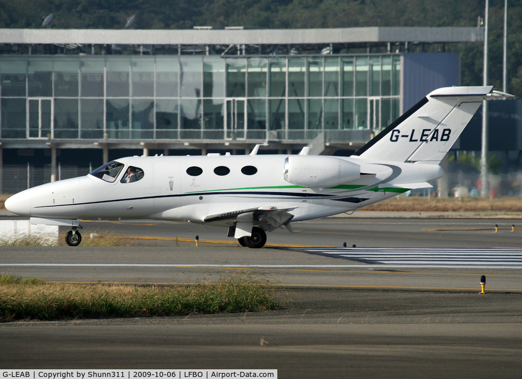 G-LEAB, 2008 Cessna 510 Citation Mustang Citation Mustang C/N 510-0073, Ready for take off rwy 14L