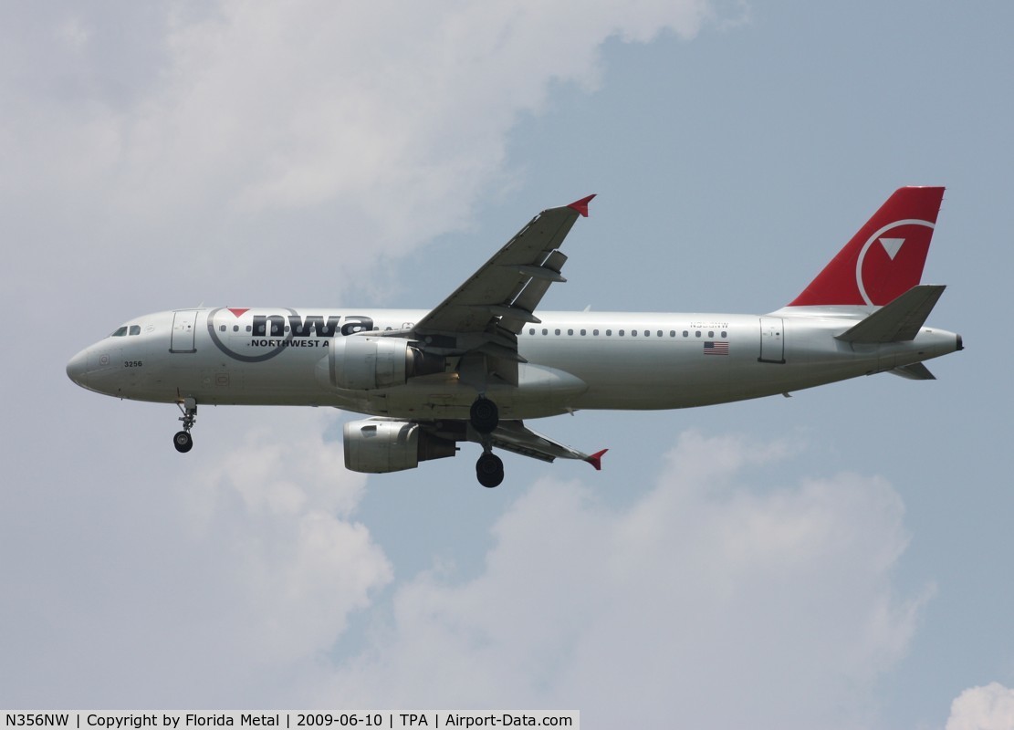 N356NW, 1998 Airbus A320-212 C/N 818, Northwest A320