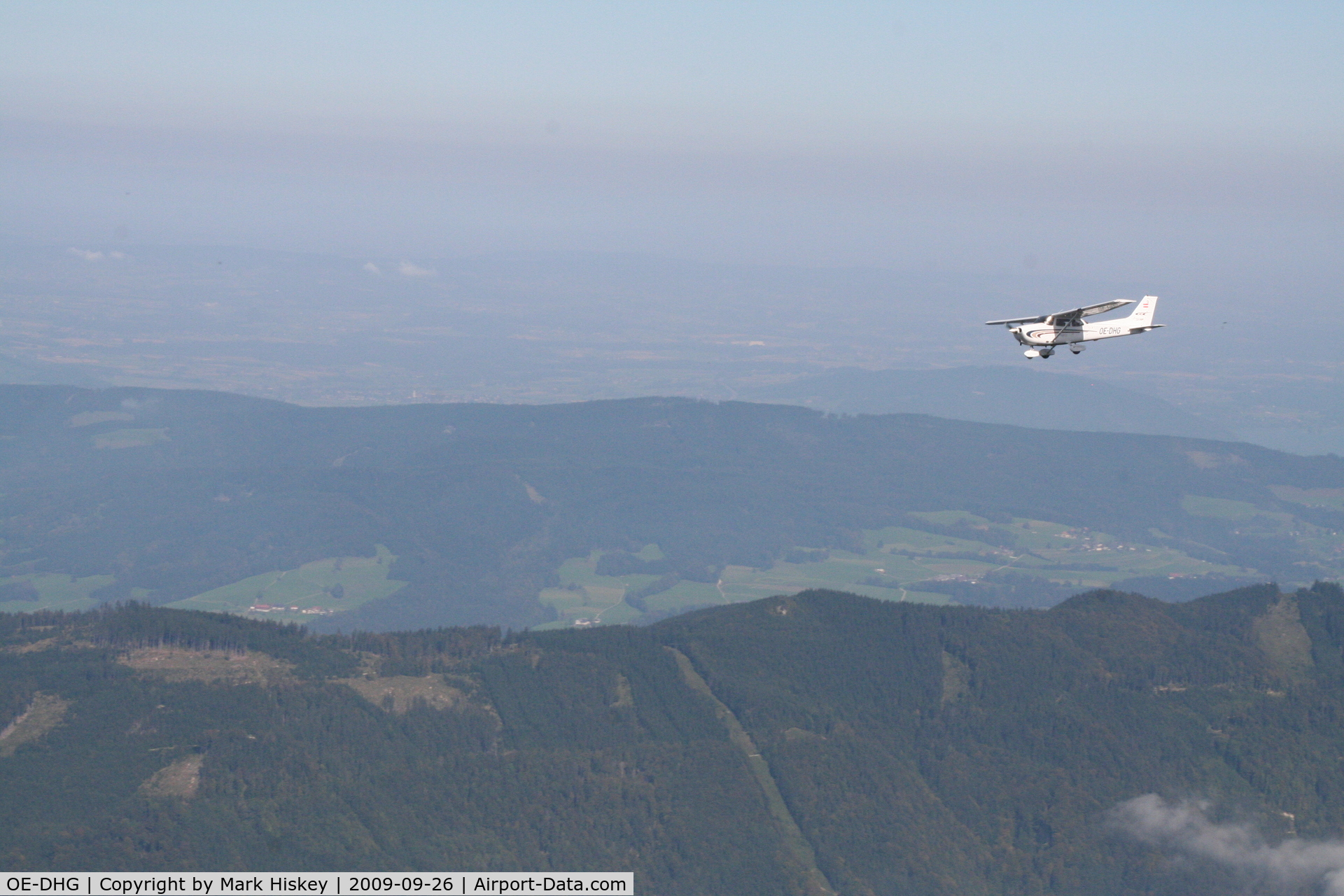 OE-DHG, Cessna 172S C/N 172S8540, Flying near St. Wolfgangsee