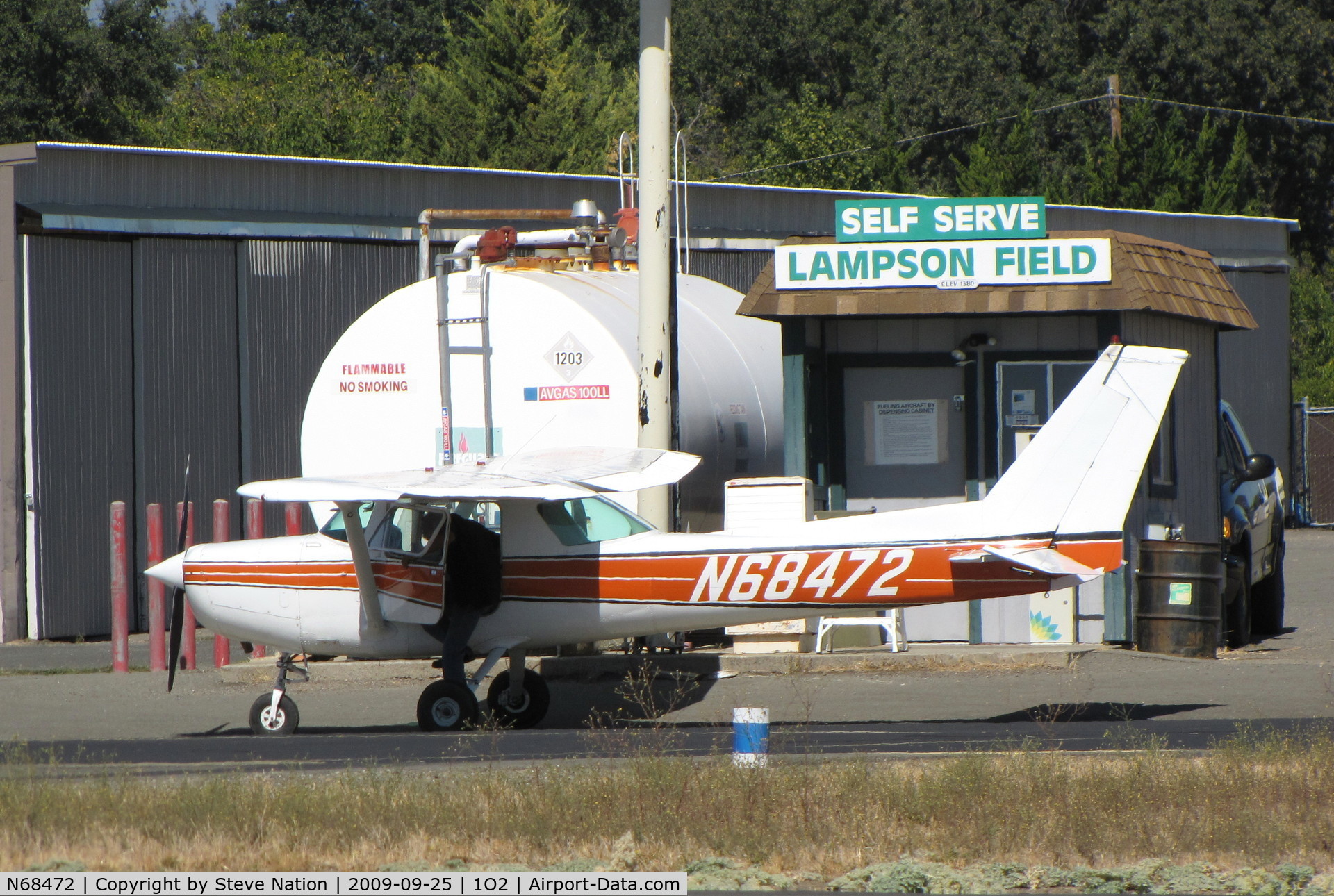 N68472, 1978 Cessna 152 C/N 15282308, Christiansen Aviation 1978 Cessna 152 gassing up at self serve POL line @ Lampson Field
