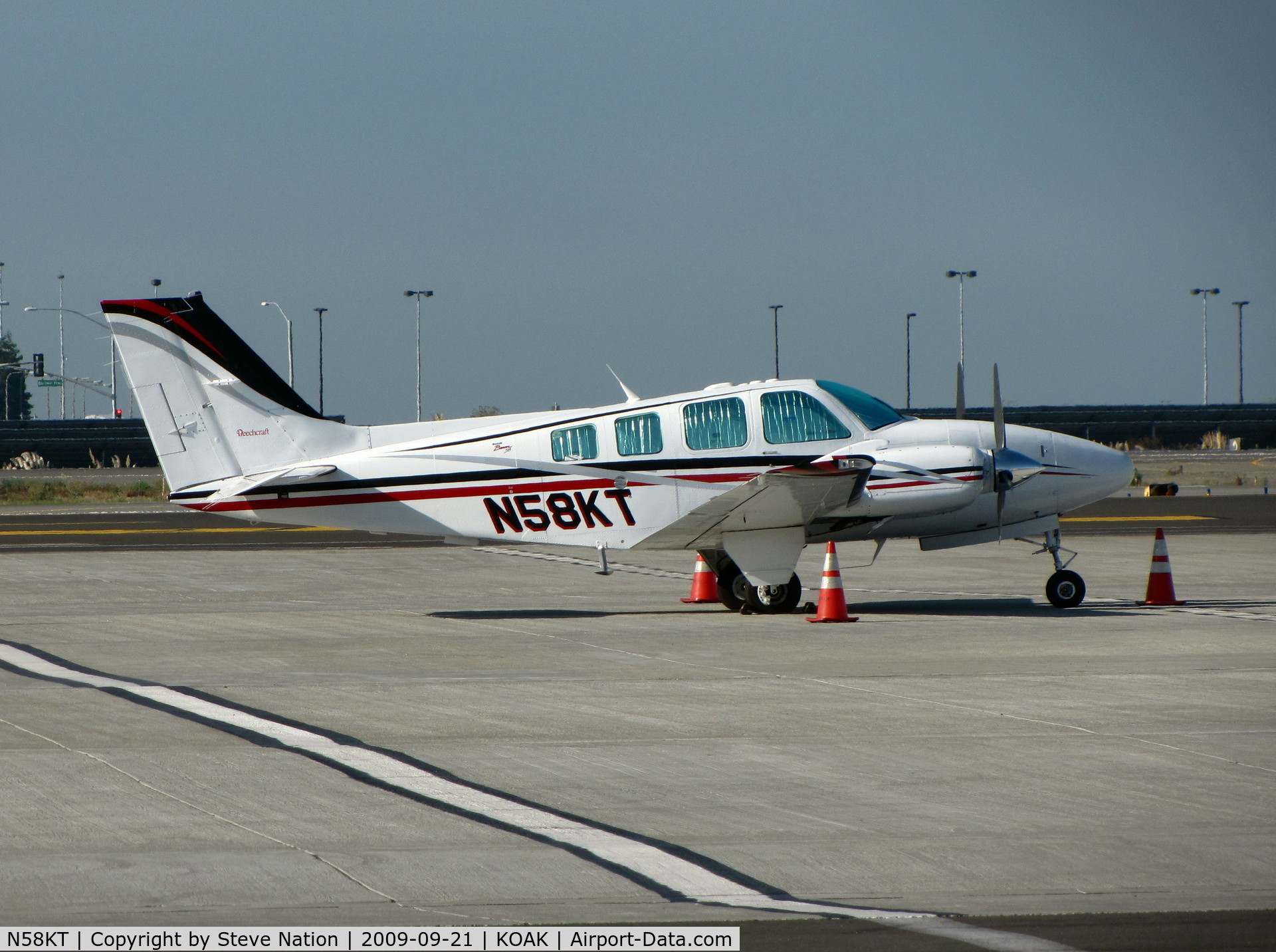 N58KT, 2000 Raytheon Aircraft Company 58 C/N TH-1955, Ohio-based 2000 Raytheon Aircraft Company 58 visiting KOAK on North Field ramp