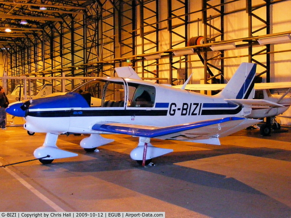 G-BIZI, 1981 Robin DR-400-108  Dauphin 2+2 C/N 1543, RAF Benson base tour