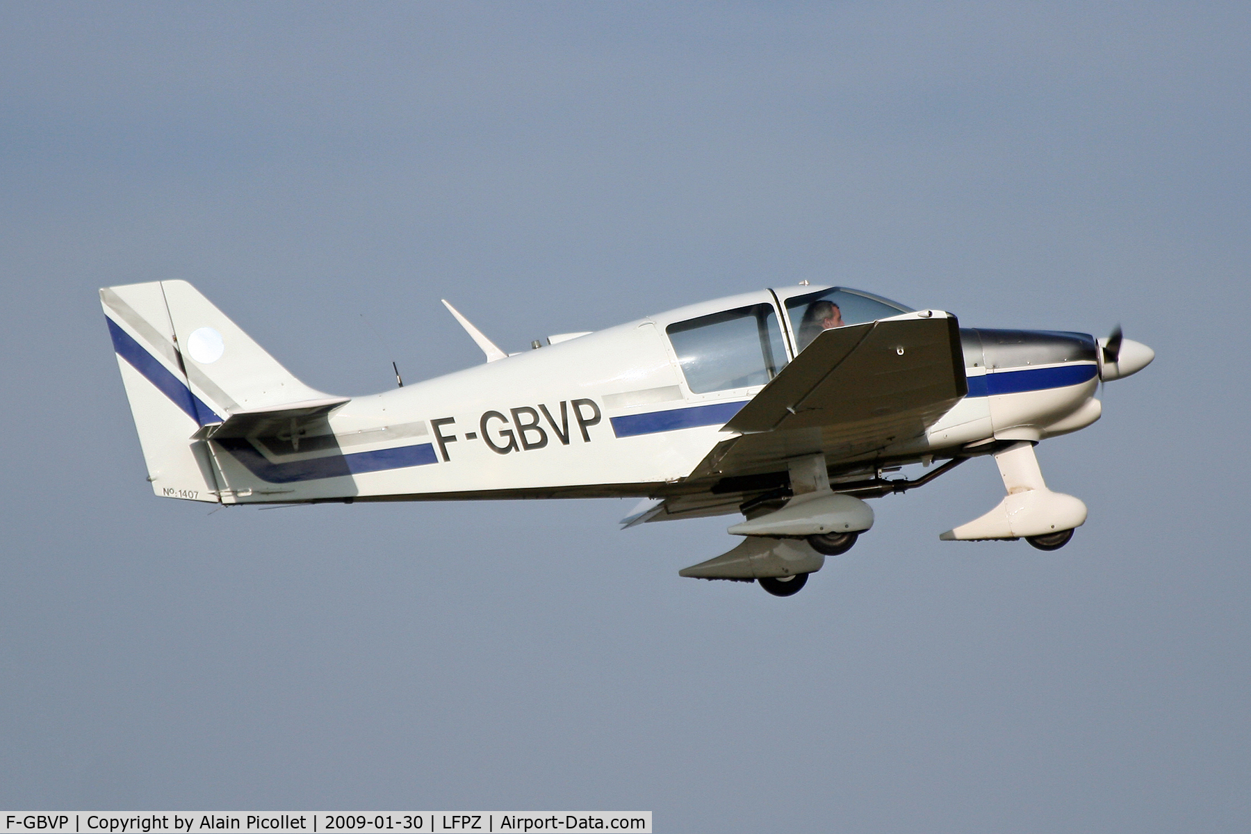 F-GBVP, Robin DR-400-120A Petit Prince C/N 1407, take off