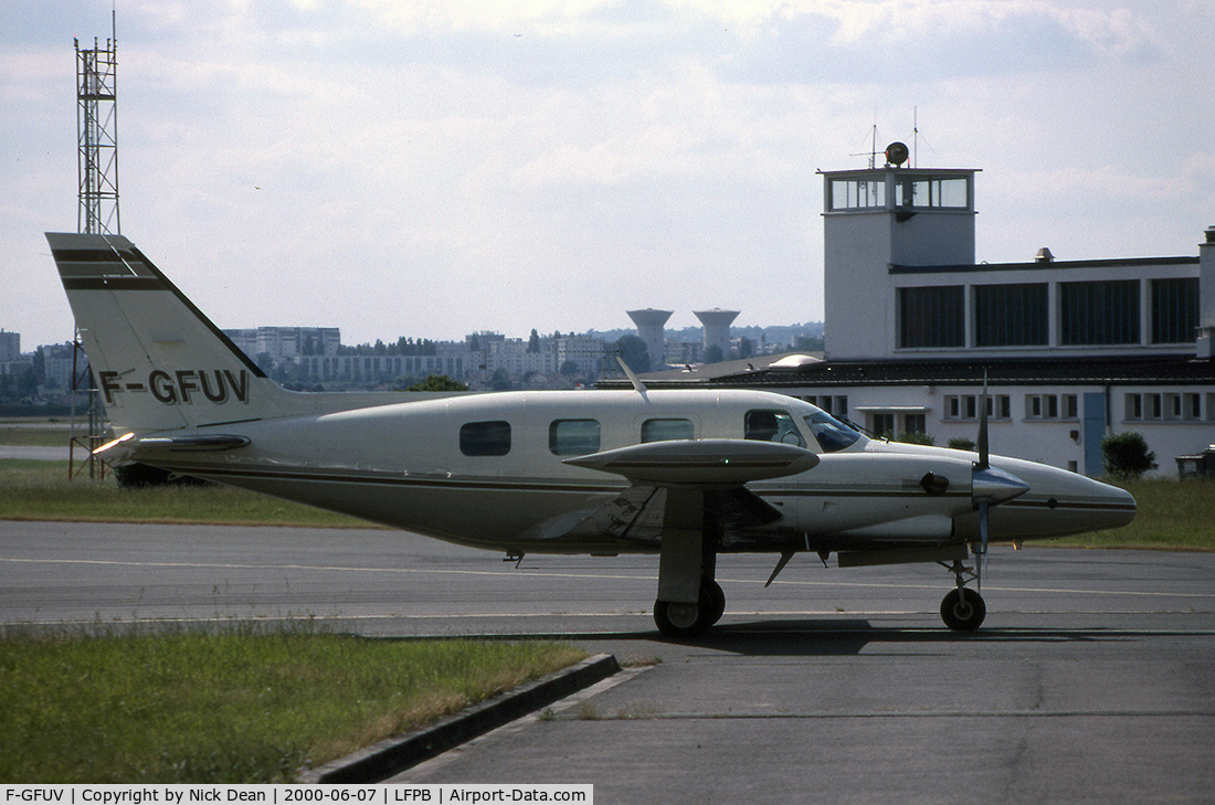 F-GFUV, Piper PA-31T Turbo Cheyenne C/N 31T-7720063, LFPB