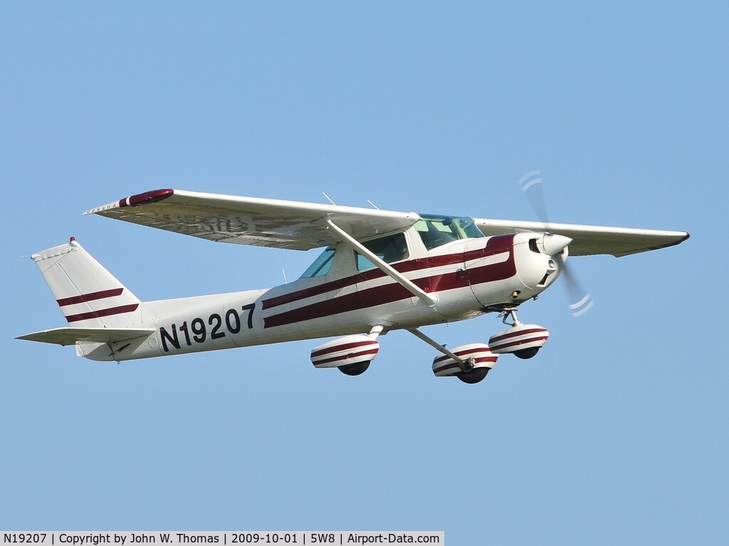 N19207, 1972 Cessna 150L C/N 15074237, Departing runway 22