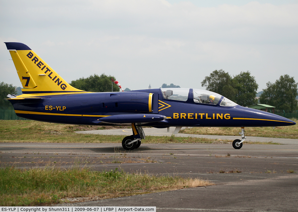 ES-YLP, Aero L-39 Albatros C/N 533620, Arriving from Cazaux AFB...