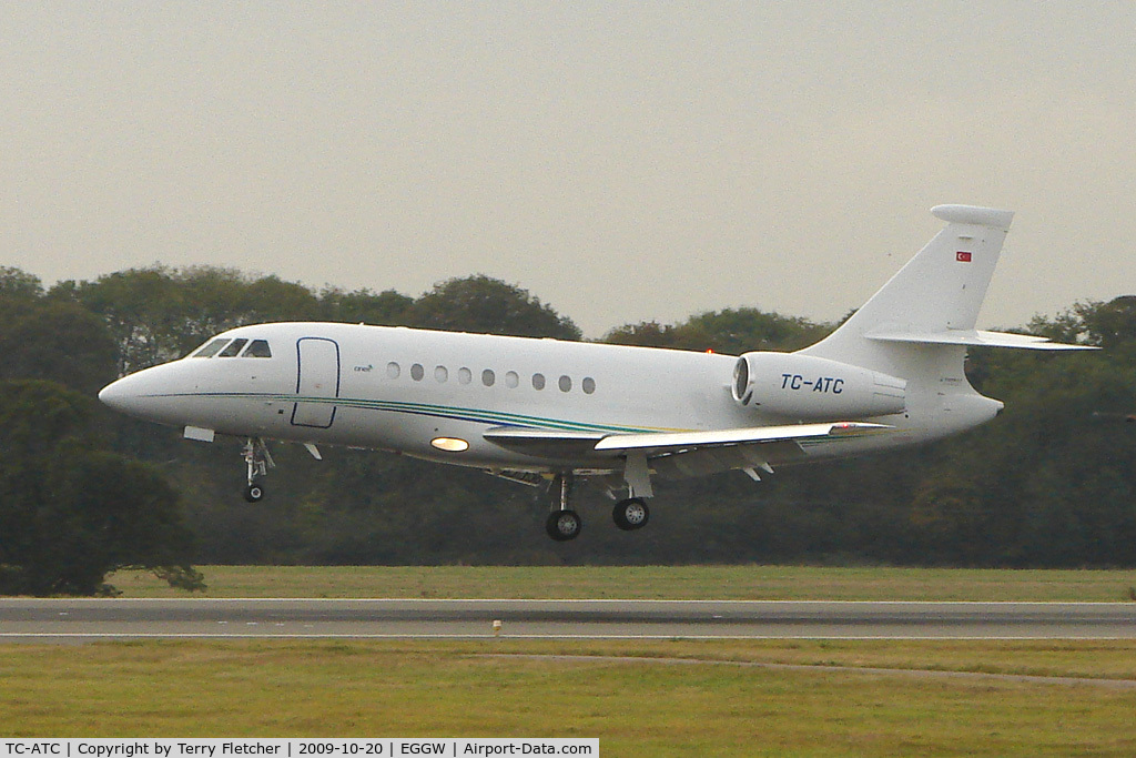 TC-ATC, 2007 Dassault Falcon 2000LX C/N 136, Turkish Falcon 2000EX landing at a gloomy Luton