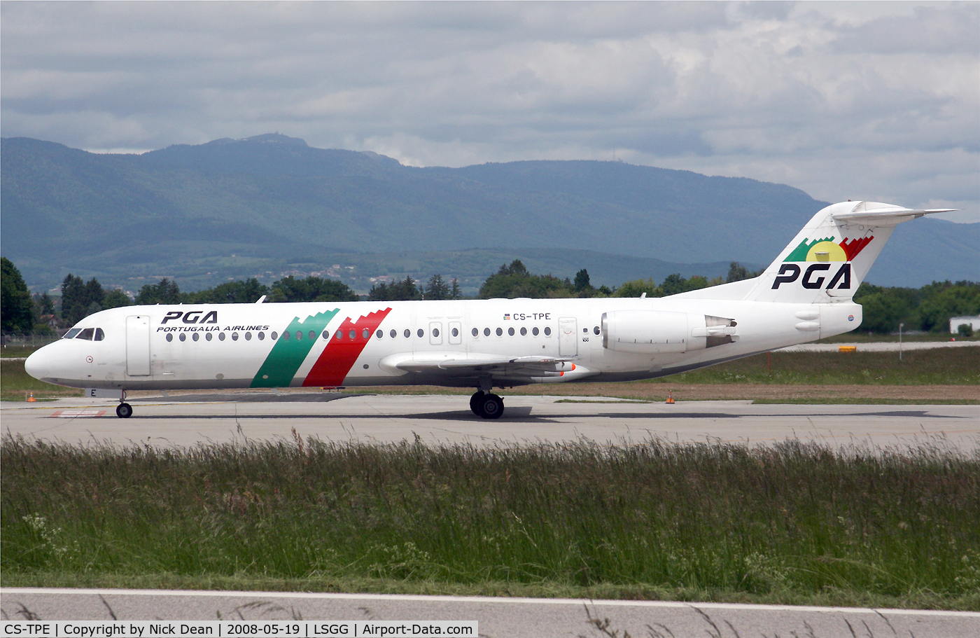 CS-TPE, 1991 Fokker 100 (F-28-0100) C/N 11342, LSGG