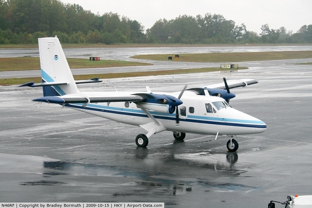 N46RF, 1985 De Havilland Canada DHC-6-300 Twin Otter C/N 824, Rainy day at Hickory and this DHC-6 stopped by with gyro problems.