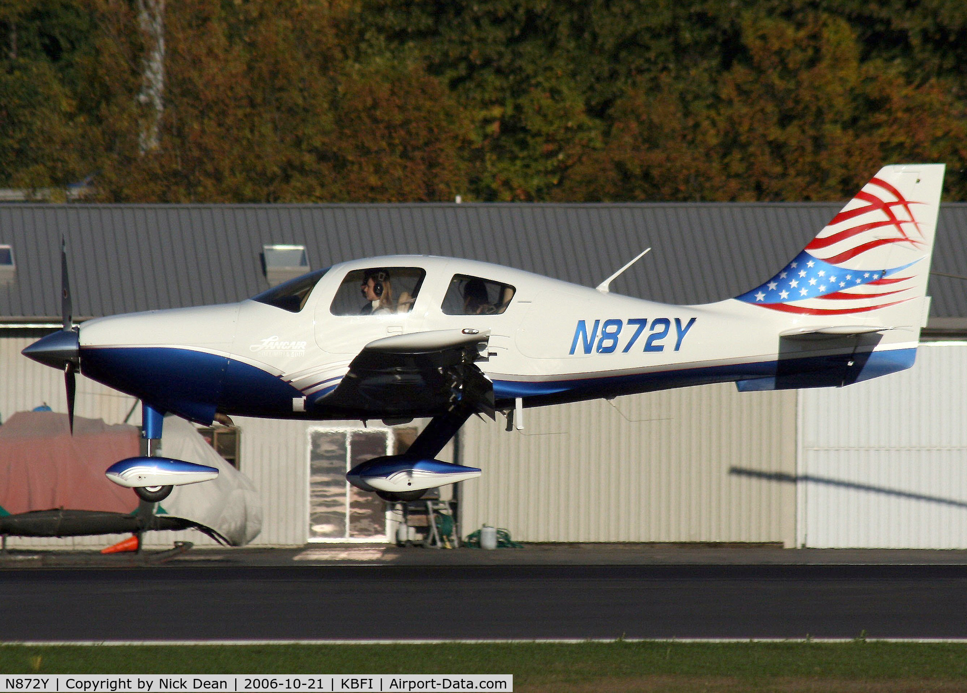 N872Y, 2004 Lancair LC41-550FG C/N 41047, KBFI