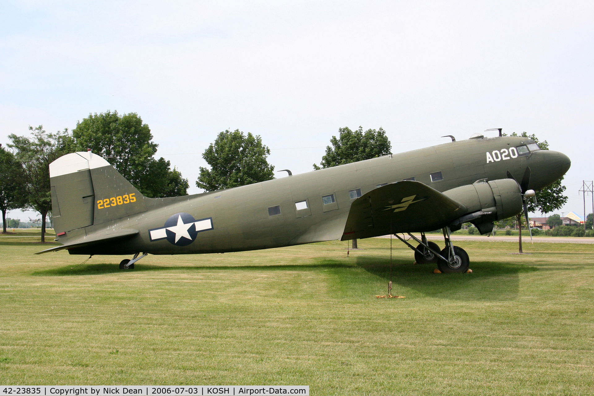 42-23835, 1942 Douglas C-47A-35-DL Skytrain C/N 9697, KOSH