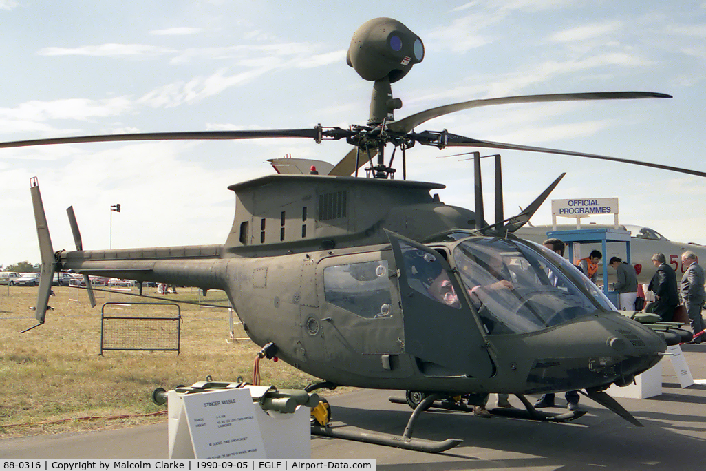 88-0316, Bell OH-58D Kiowa Warrior C/N 43172, Bell OH-58D Kiowa (406). Fitted with a mast mounted sight to identify and illuminate targets. At SBAC Farnborough 1990.