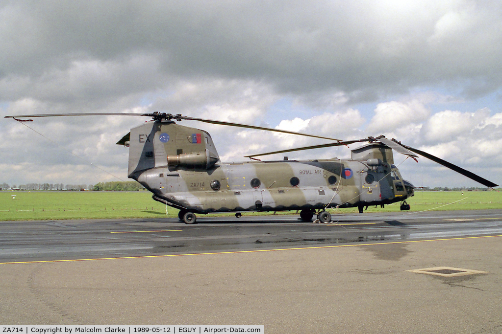 ZA714, Boeing Vertol Chinook HC.2 C/N M/A026/B-845/M7005, B-V Chinook HC.2. Flown by RAF No 7 Sqn based at Odiham and seen at RAF Wytons Photocall in 1989 to celebrate 40 years of the Canberra in service.