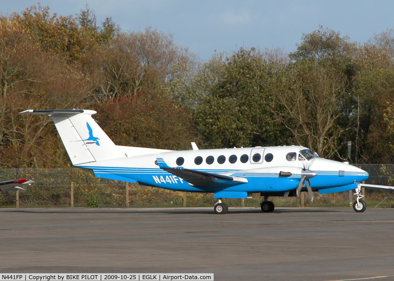 N441FP, 1992 Beech B300 King Air C/N FL83, GREAT LOOKING KING AIR TAXYING TOWARDS THE TERMINAL