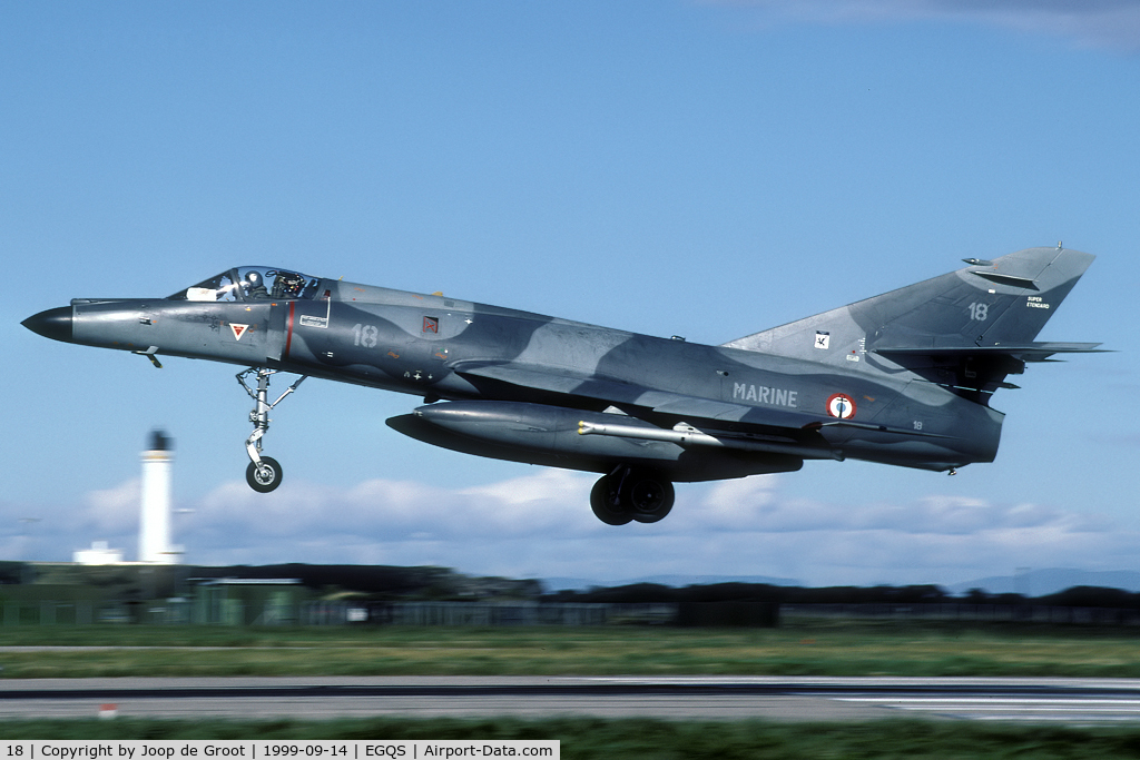 18, Dassault Super Etendard C/N 18, In the autumn of 1999 a number of Super Etendards participated in the maritime exercise JMC. They wore the mission markings op the operations over the Balkan that had been flown during spring 1999.