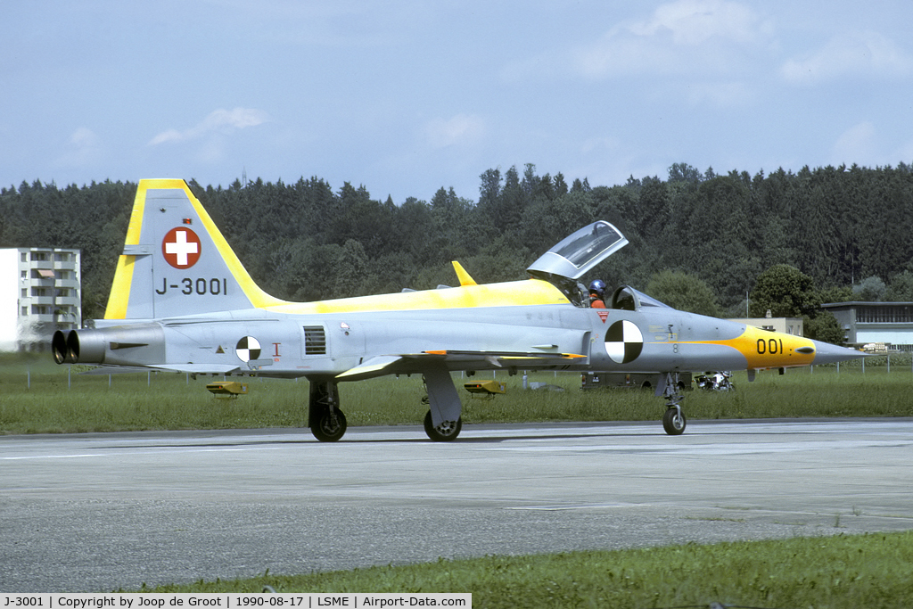 J-3001, Northrop F-5E Tiger II C/N L.1001, The Swiss test unit Gruppe für Rüstungsdienste used J-3001 for various tests. The aircraft was abandoned a couple of years ago and was transferred to normal squadron serviceNow it is flying with the US Navy.