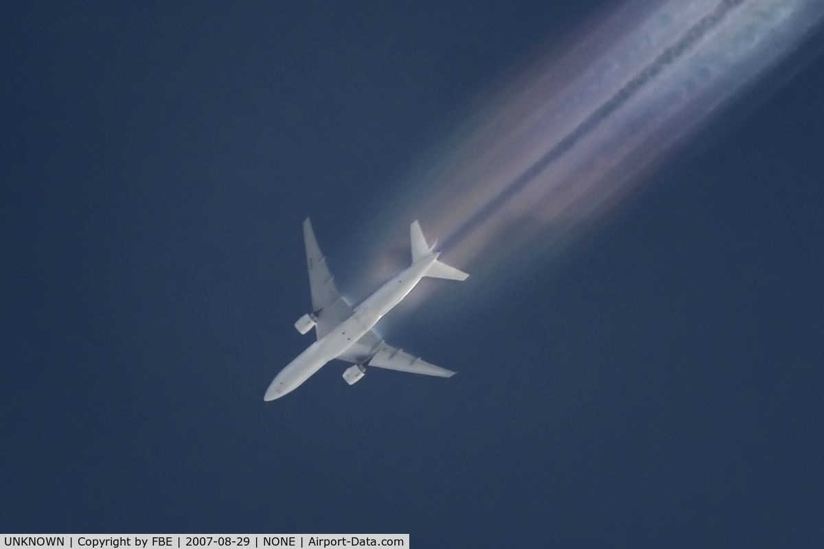 UNKNOWN, Contrails Various C/N Unknown, Air France B777-200, condensation shows a strange looking contrail