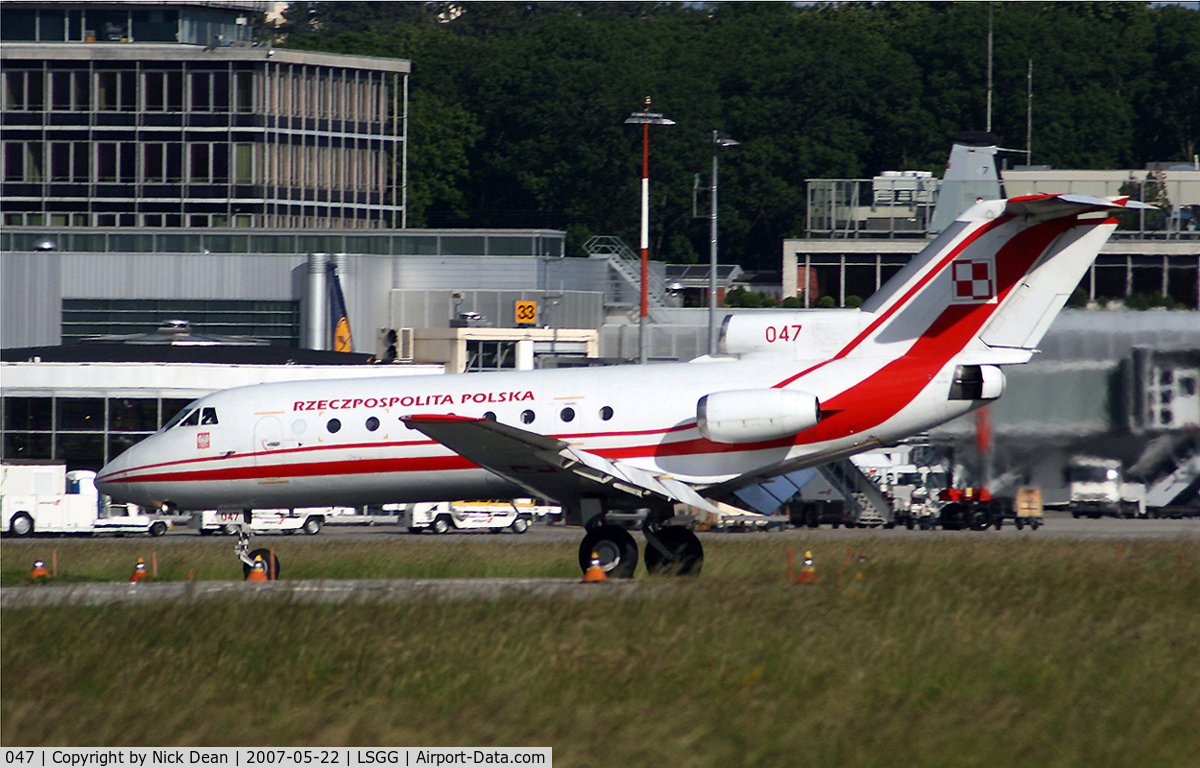 047, 1980 Yakovlev Yak-40 C/N 9021560, LSGG