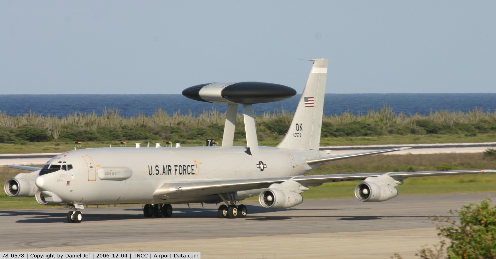 78-0578, 1978 Boeing E-3B Sentry C/N 21754, Taxing to parking