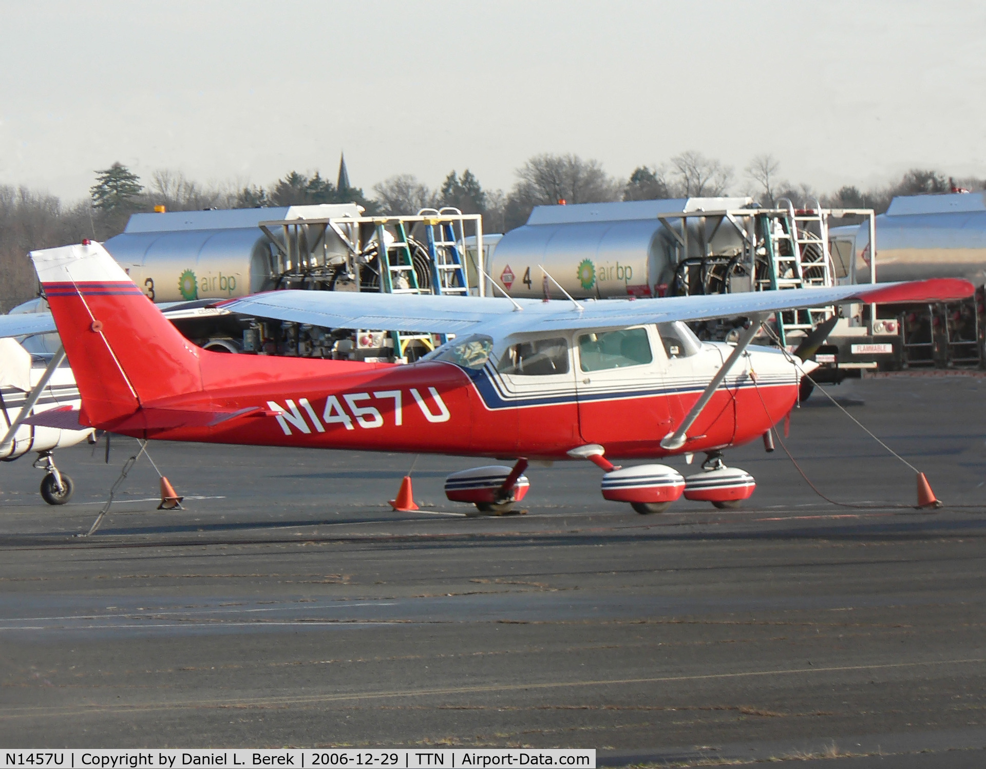 N1457U, 1976 Cessna 172M C/N 17267124, An old bird still looking good after all these years.