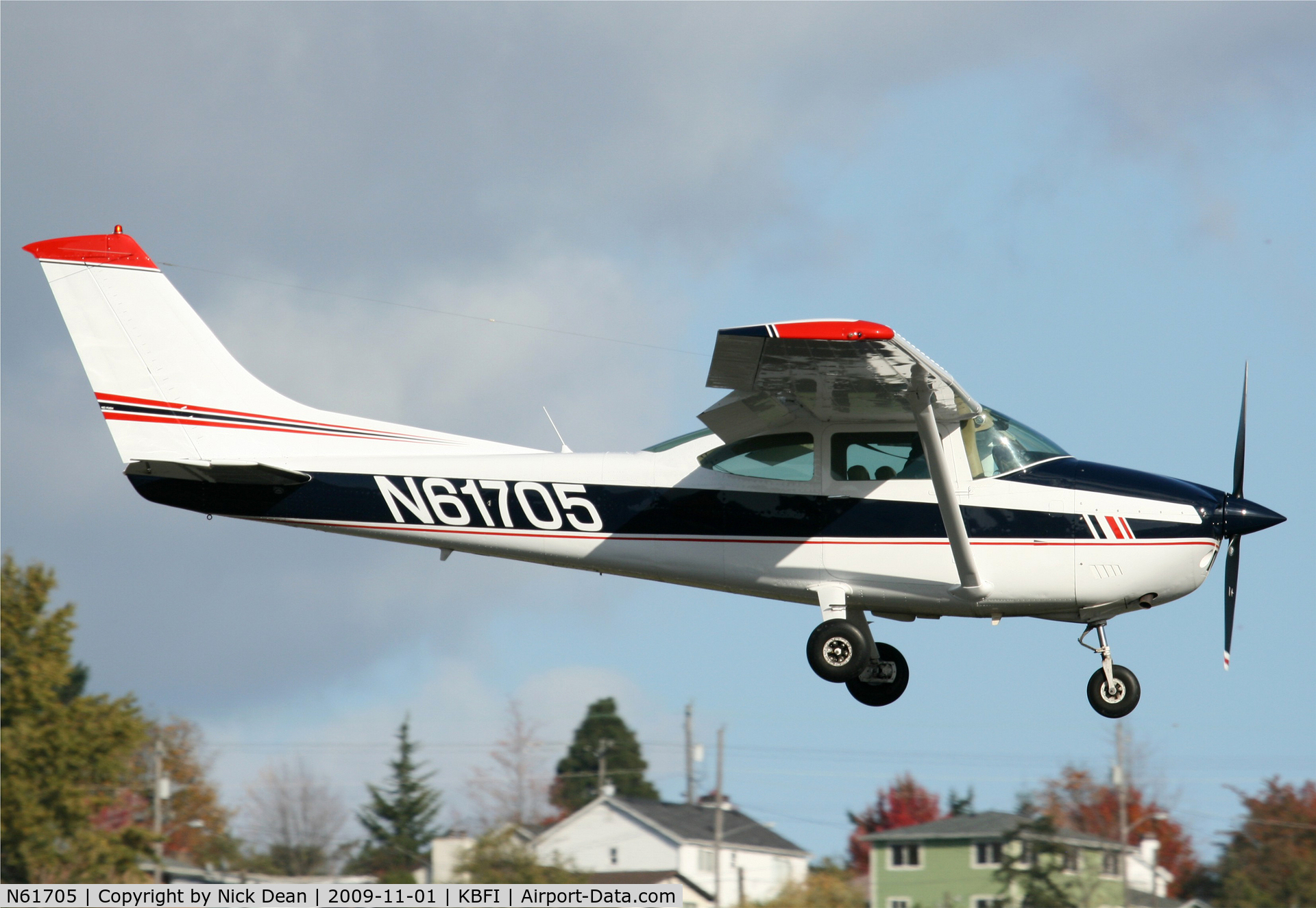 N61705, 1977 Cessna 182Q Skylane C/N 18265728, KBFI