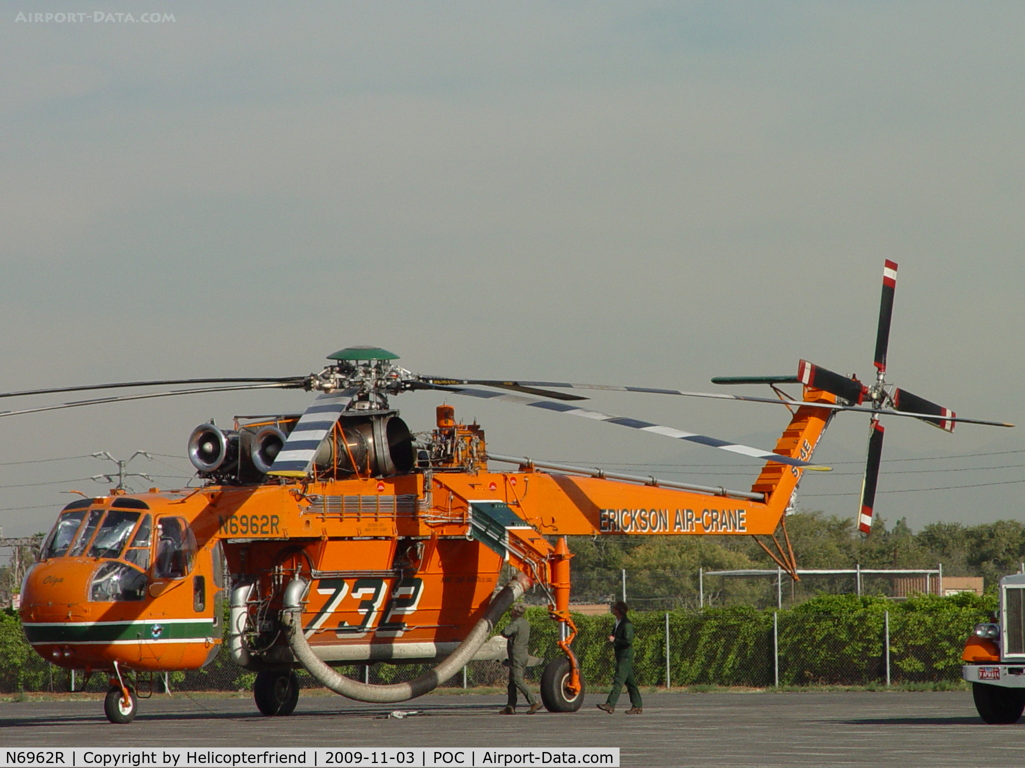 N6962R, 1968 Sikorsky S-64E C/N 64058, Standing by to assist LA County Fire when needed