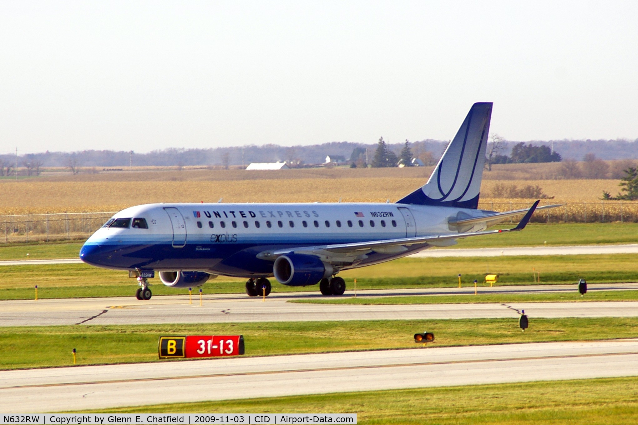 N632RW, 2004 Embraer 170SE (ERJ-170-100SE) C/N 17000050, Taxing to the terminal on Alpha after landing runway 27