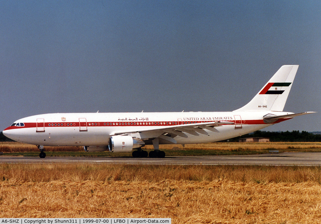 A6-SHZ, 1985 Airbus A300B4-620 C/N 354, Taxiing rwy 14R for departure...