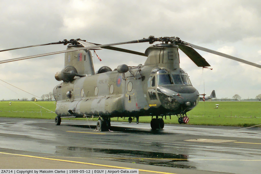 ZA714, Boeing Vertol Chinook HC.2 C/N M/A026/B-845/M7005, B-V Chinook HC.1B. Flown by RAF No 7 Sqn based at Odiham and seen at RAF Wytons Photocall in 1989 to celebrate 40 years of the Canberra in service.