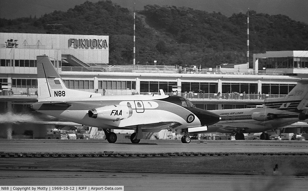N88, North American NA-265-40 Sabreliner C/N 28-288, FAA Sabreliner at Itazuke AFB, Japan