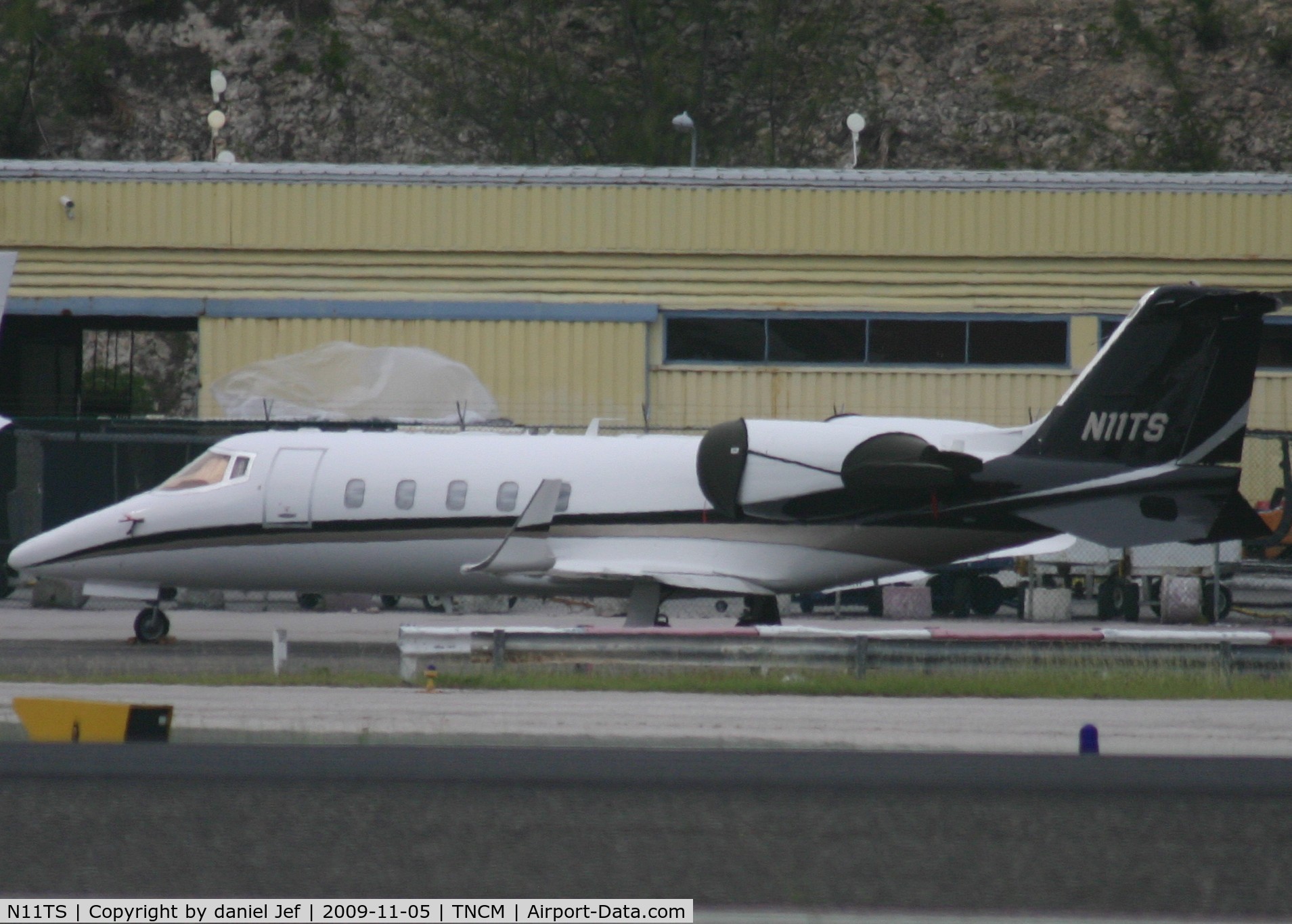 N11TS, 1999 Learjet 60 C/N 60-151, Park at the cargo ramp