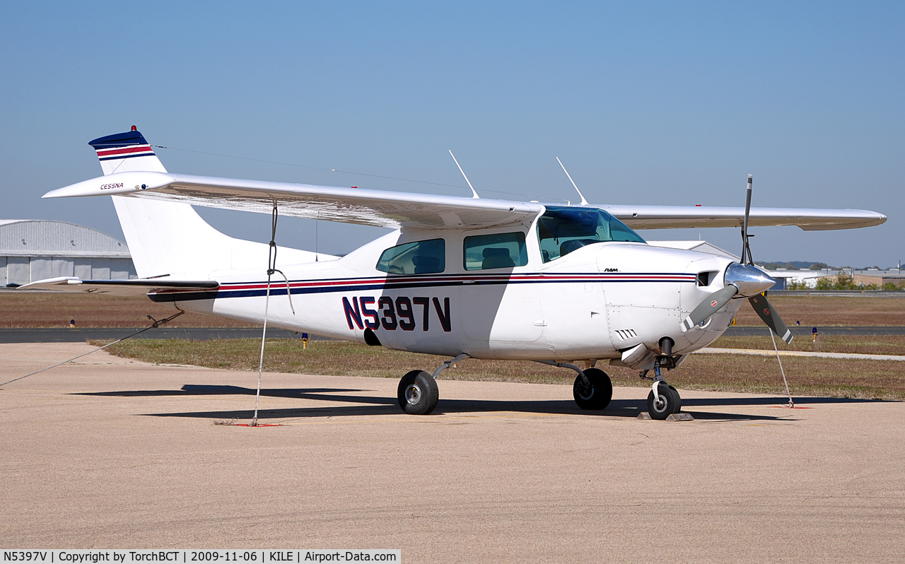 N5397V, 1975 Cessna T210L Turbo Centurion C/N 21060932, Turbo Centurion on the ramp at KILE.