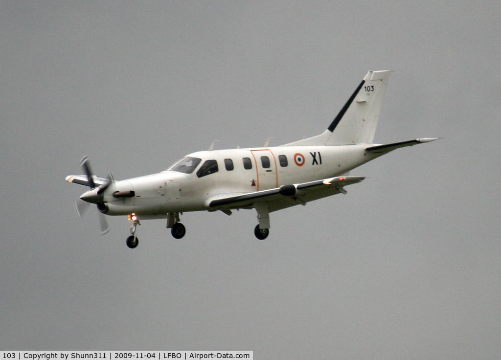 103, Socata TBM-700A C/N 103, Landing rwy 32R