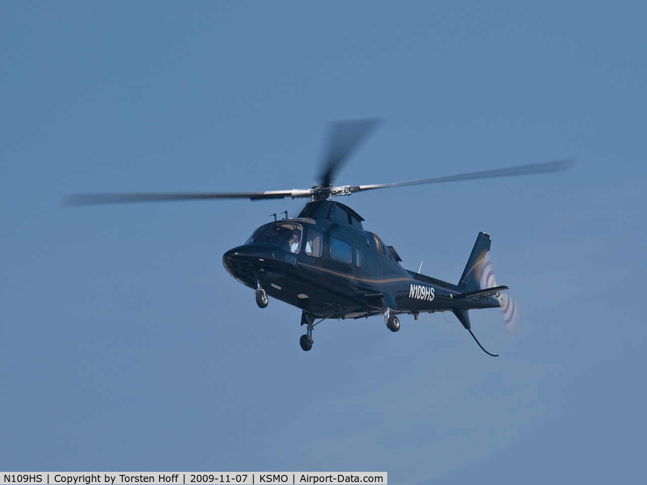 N109HS, 2002 Agusta A-109E C/N 11145, N109HS arriving on RWY 21