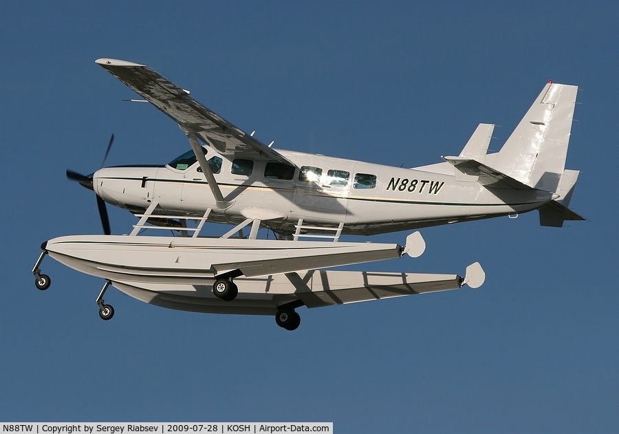 N88TW, 1998 Cessna 208 Caravan I C/N 20800292, EAA AirVenture 2009