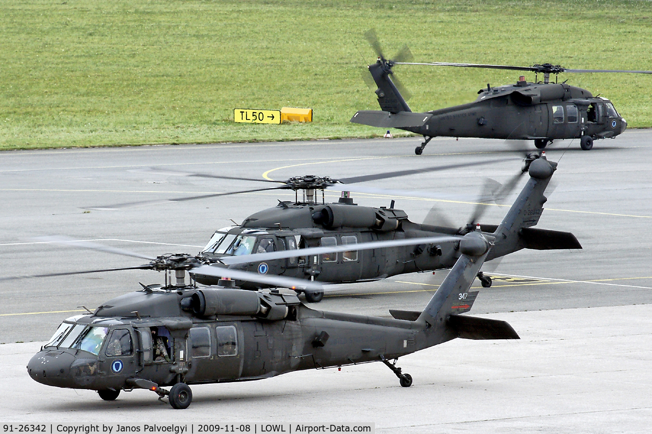 91-26342, Sikorsky UH-60L Black Hawk C/N 70-1638, US Army Blackhawk´s before take-off in LOWL