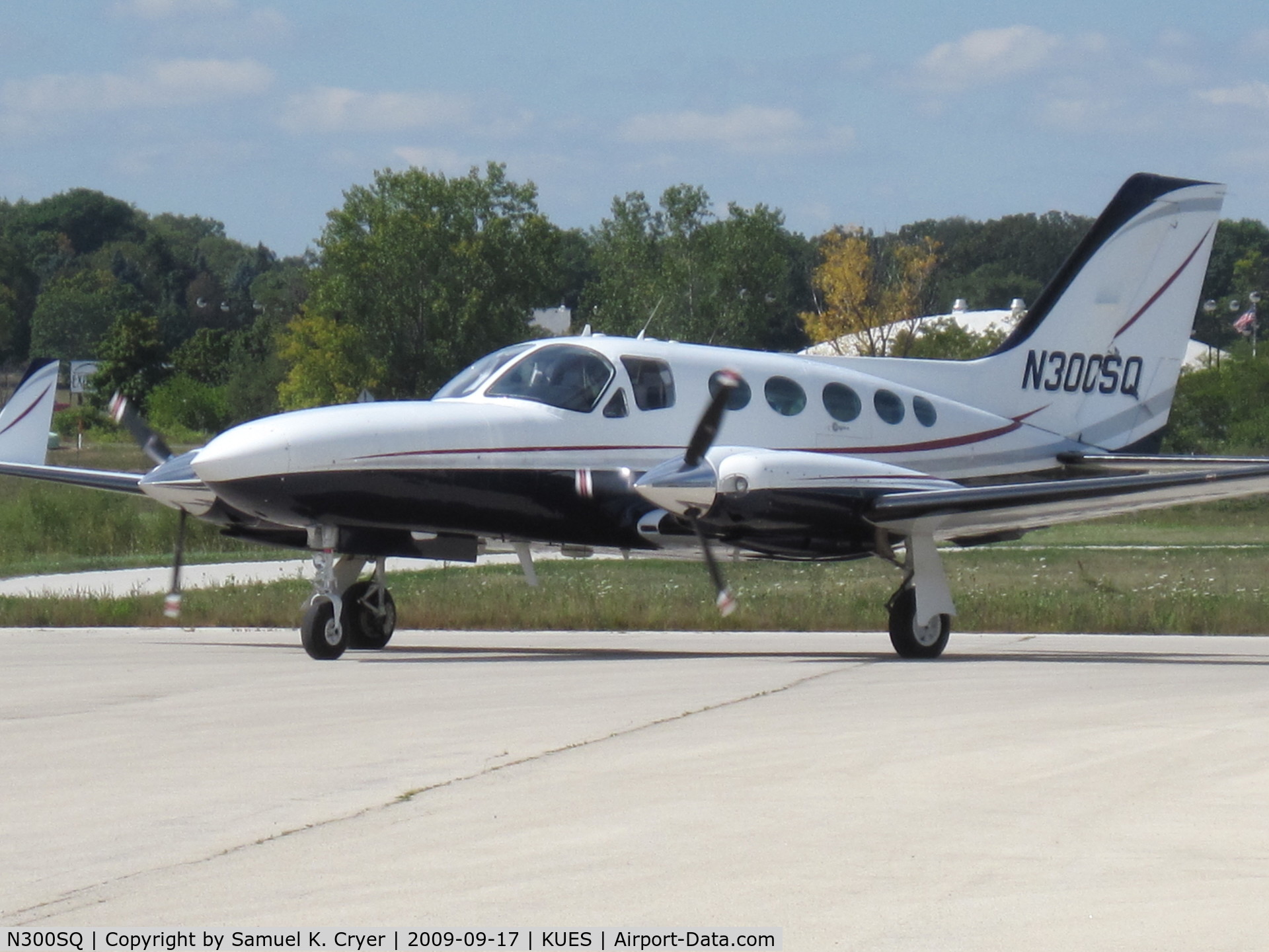 N300SQ, 1979 Cessna 414A Chancellor C/N 414A0416, Taxiing to hangar after maintenance
