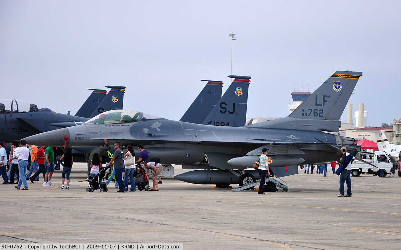 90-0762, 1990 General Dynamics F-16CG Night Falcon C/N 1C-370, 63rd FS F-16C on display during Randolph Airshow 09.