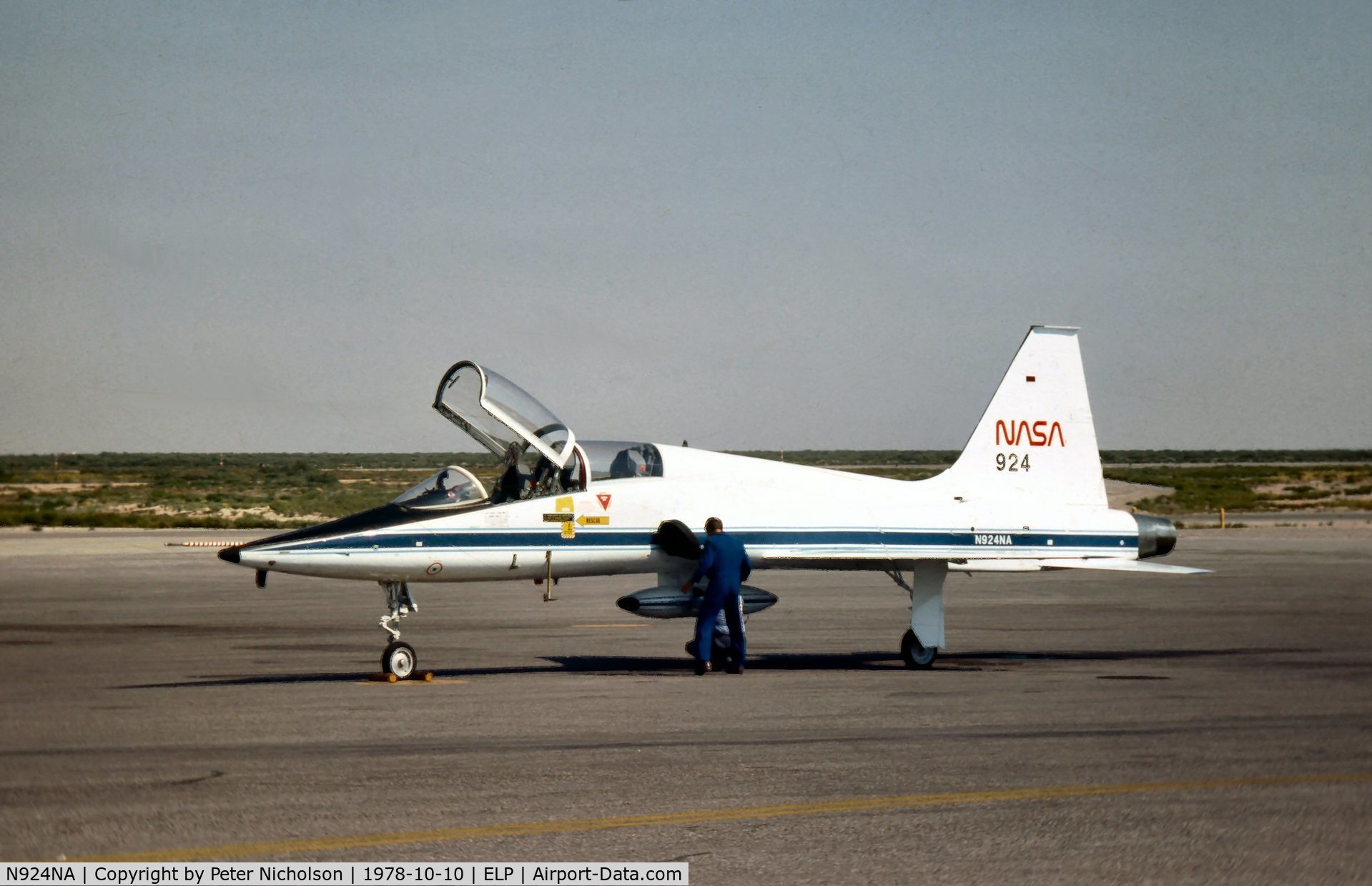 N924NA, 1969 Northrop T-38A C/N 67-14825, Another NASA T-38A Talon staging through El Paso in October 1978.