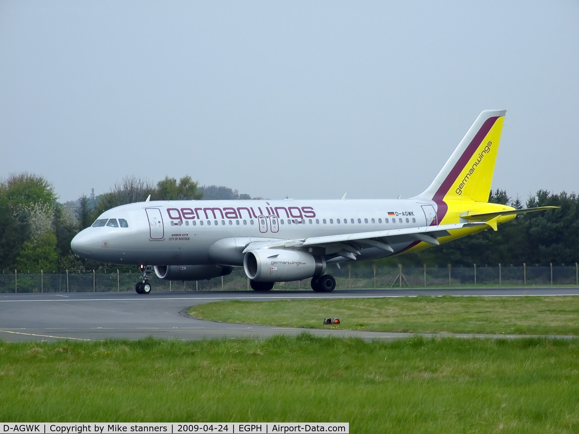 D-AGWK, 2008 Airbus A319-132 C/N 3500, Germanwings arrives on runway 24 at EDI