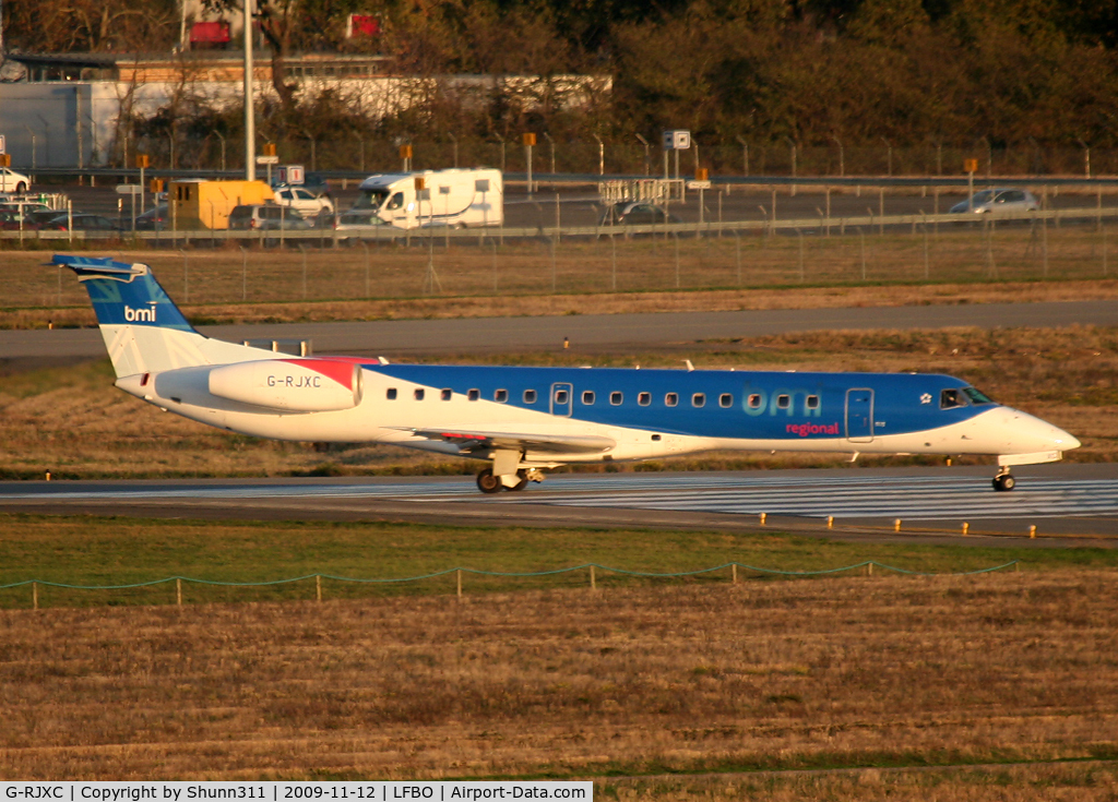 G-RJXC, 1999 Embraer EMB-145EP (ERJ-145EP) C/N 145153, Lining up rwy 14L for departure...